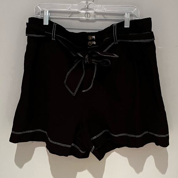 NEW WhoWhatWear Belted Ruffle Flutter Contrasting Stitch Shorts Sz XL - Picture 1 of 8